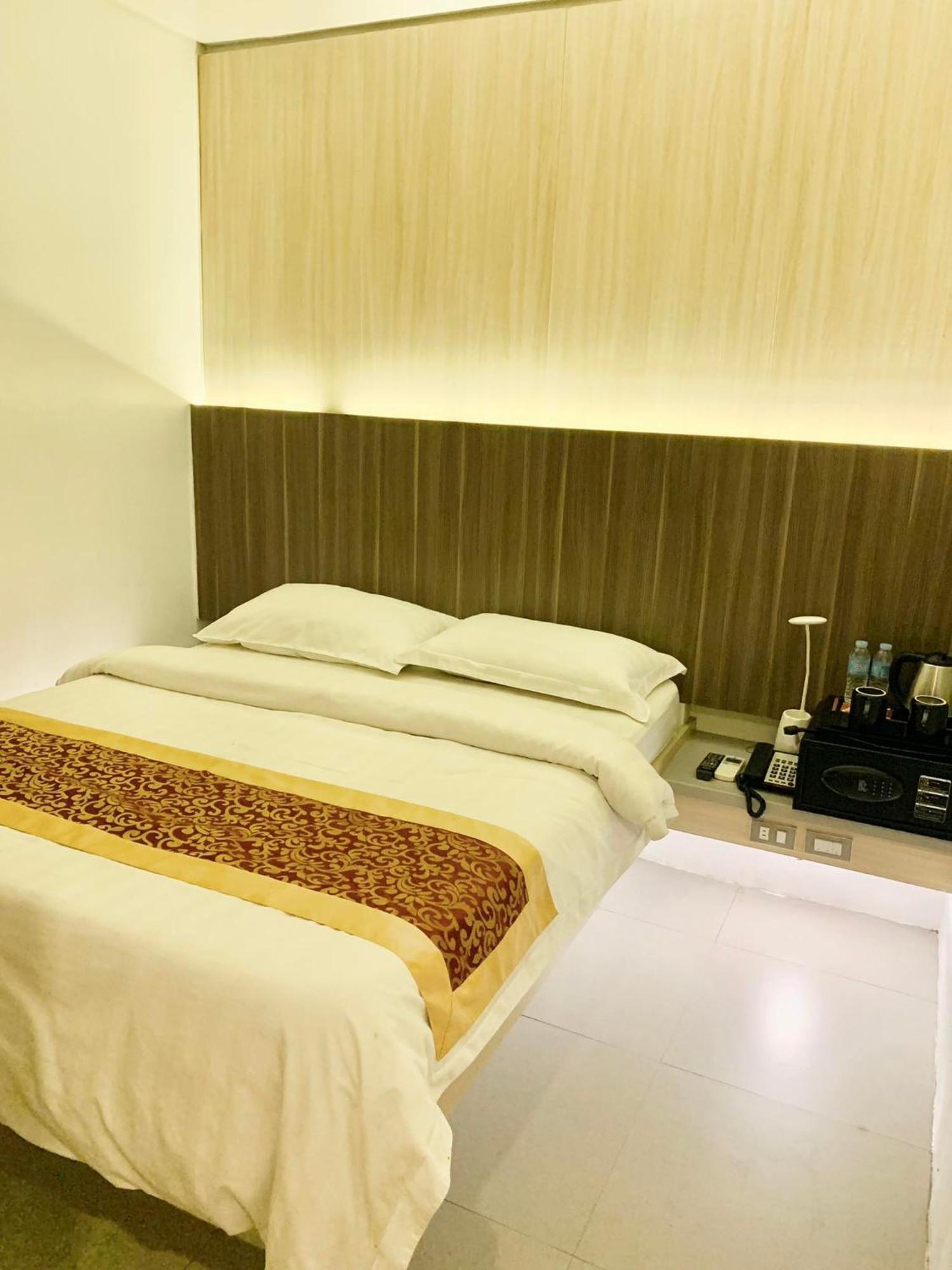 โกโจ โฮเต็ล ตากุม Hotel Tagum ภายนอก รูปภาพ