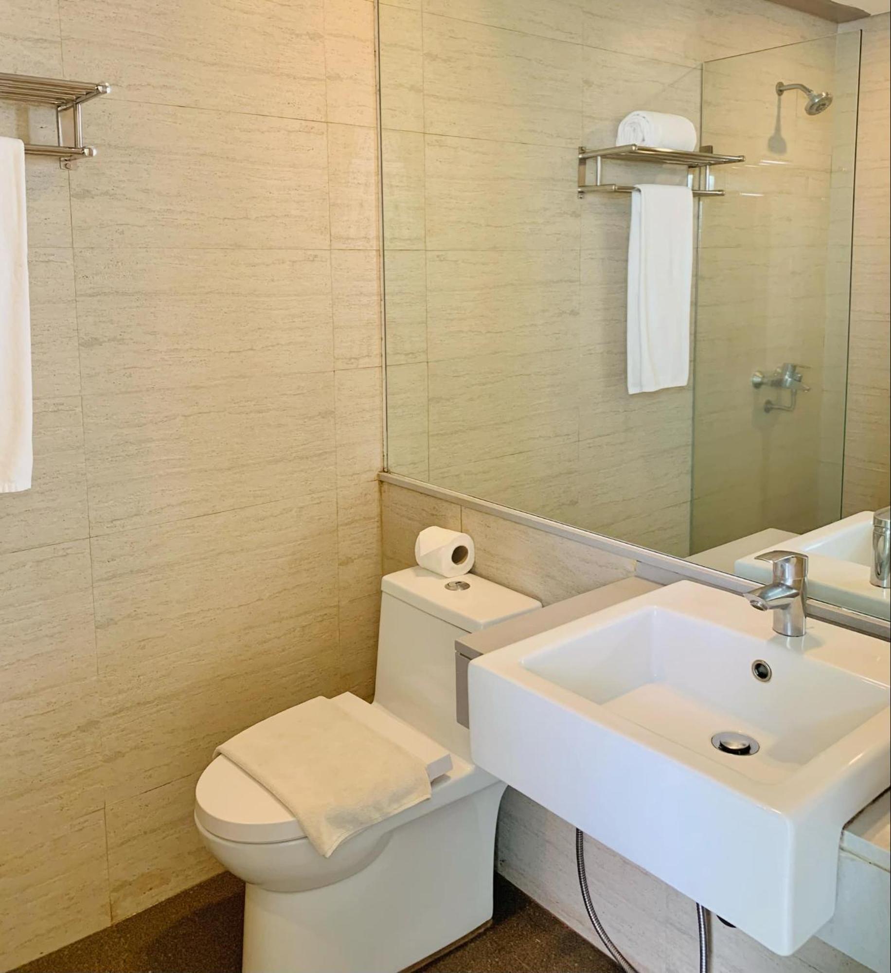 โกโจ โฮเต็ล ตากุม Hotel Tagum ภายนอก รูปภาพ